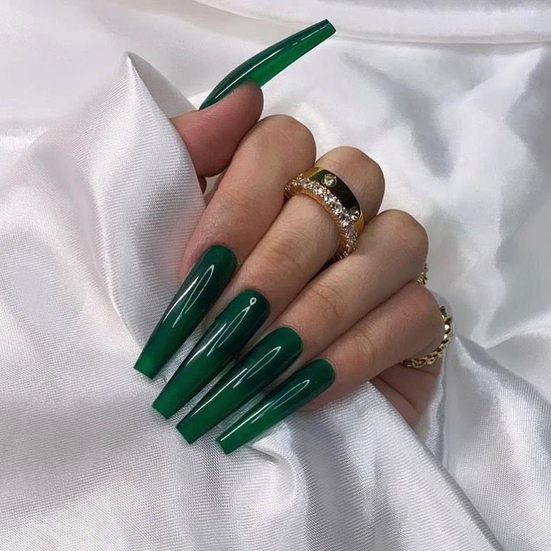 green nails