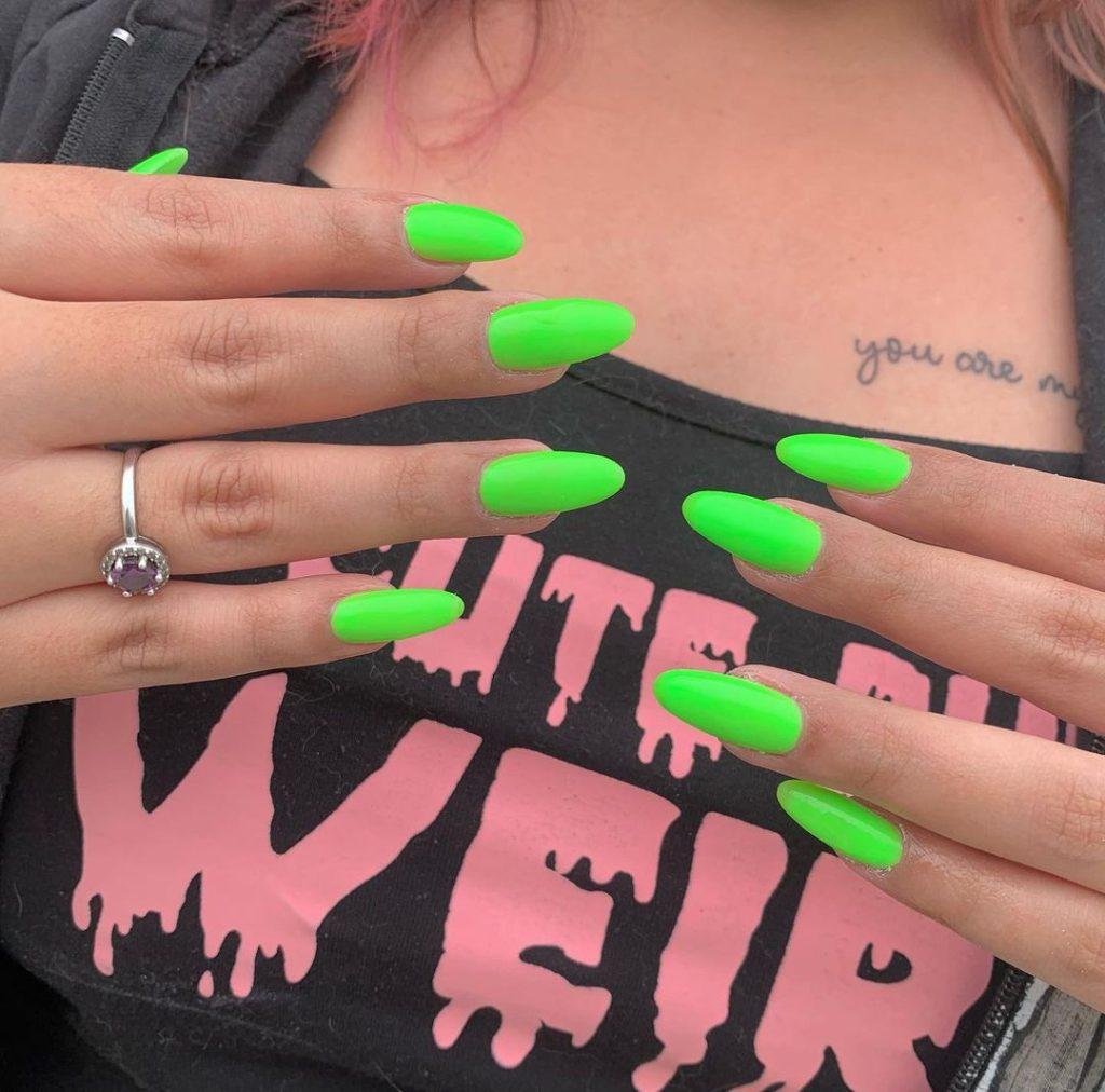 green nails