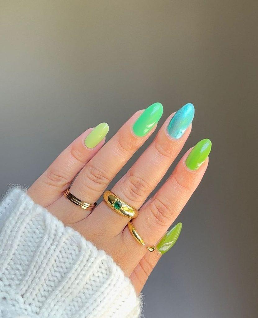 green nails