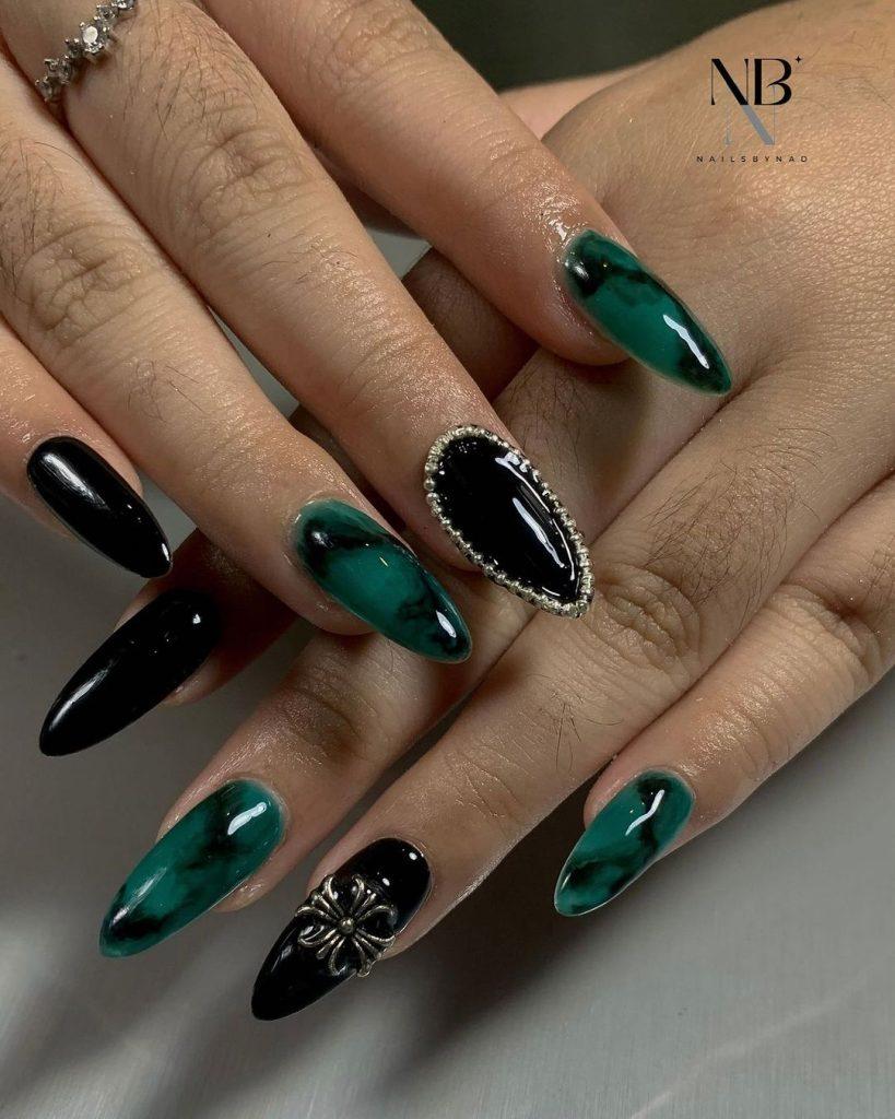 green nails