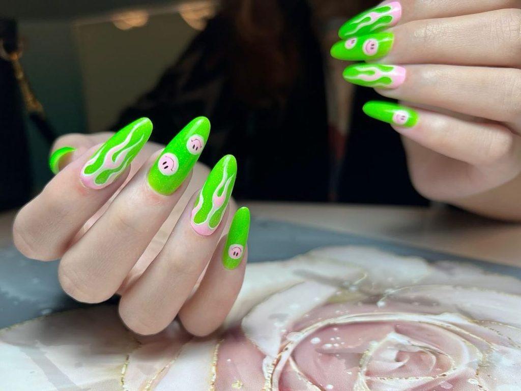 green nails