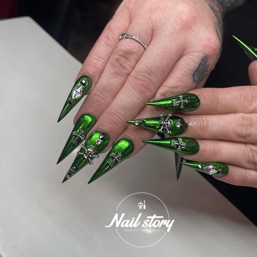 green nails