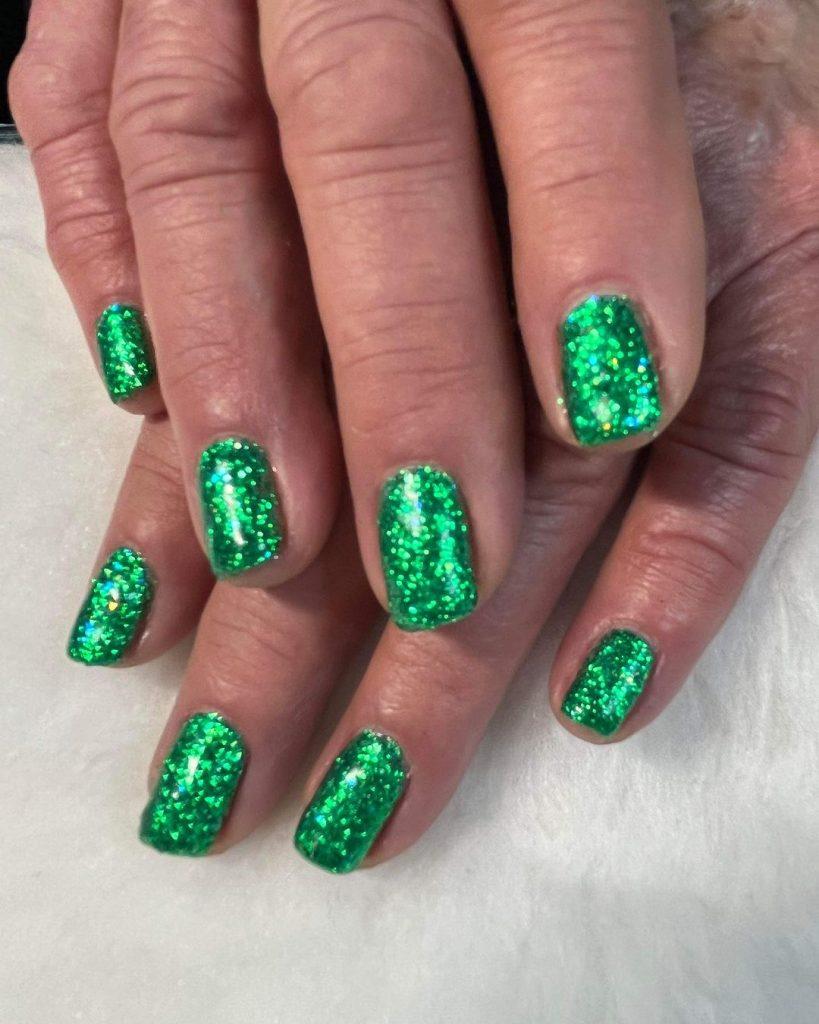 green nails