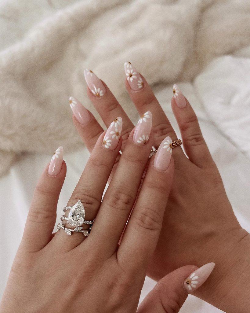 daisy nails