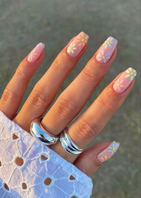daisy nails