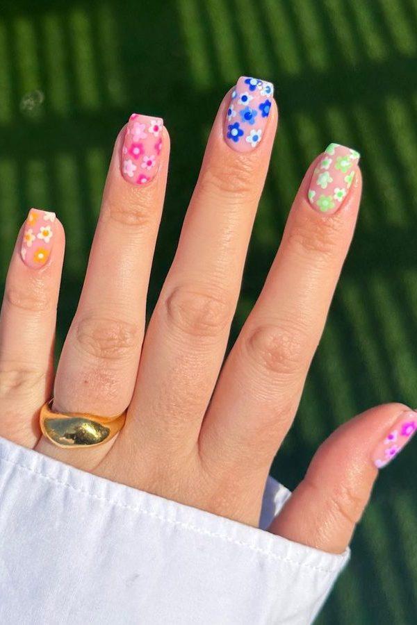 daisy nails