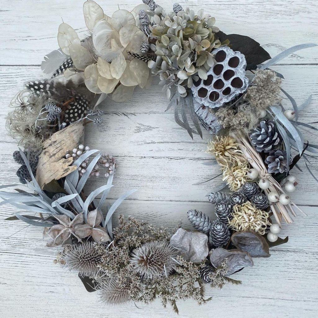 Wonderfully Inviting Winter Wreath Ideas For Your Front Door | Winter Decor - ReallyRushai