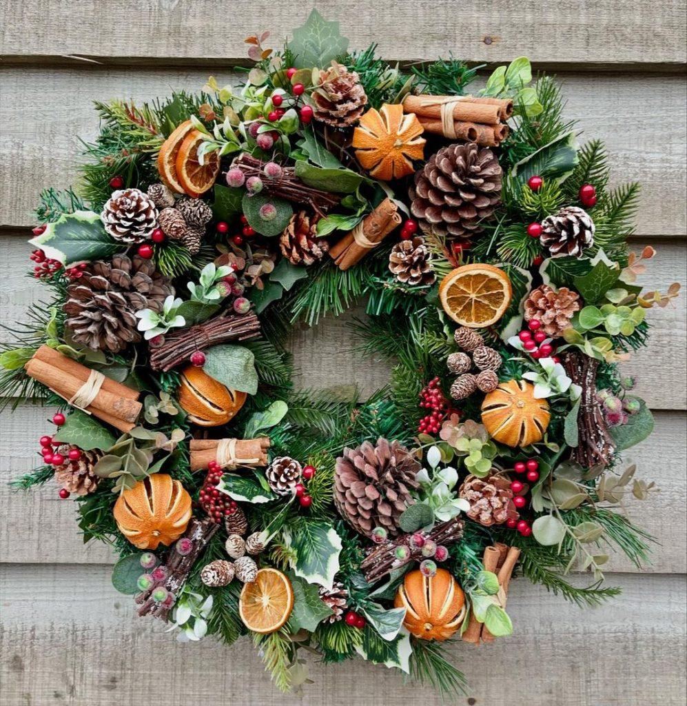 Wonderfully Inviting Winter Wreath Ideas For Your Front Door | Winter Decor - ReallyRushai