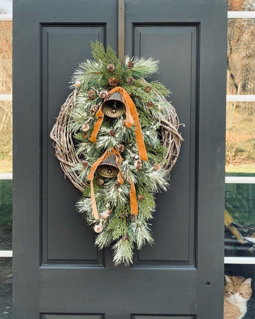 Wonderfully Inviting Winter Wreath Ideas For Your Front Door | Winter Decor - ReallyRushai