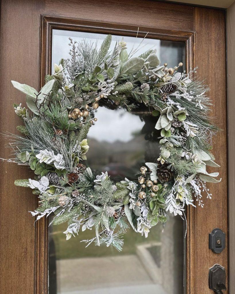 Wonderfully Inviting Winter Wreath Ideas For Your Front Door | Winter Decor - ReallyRushai