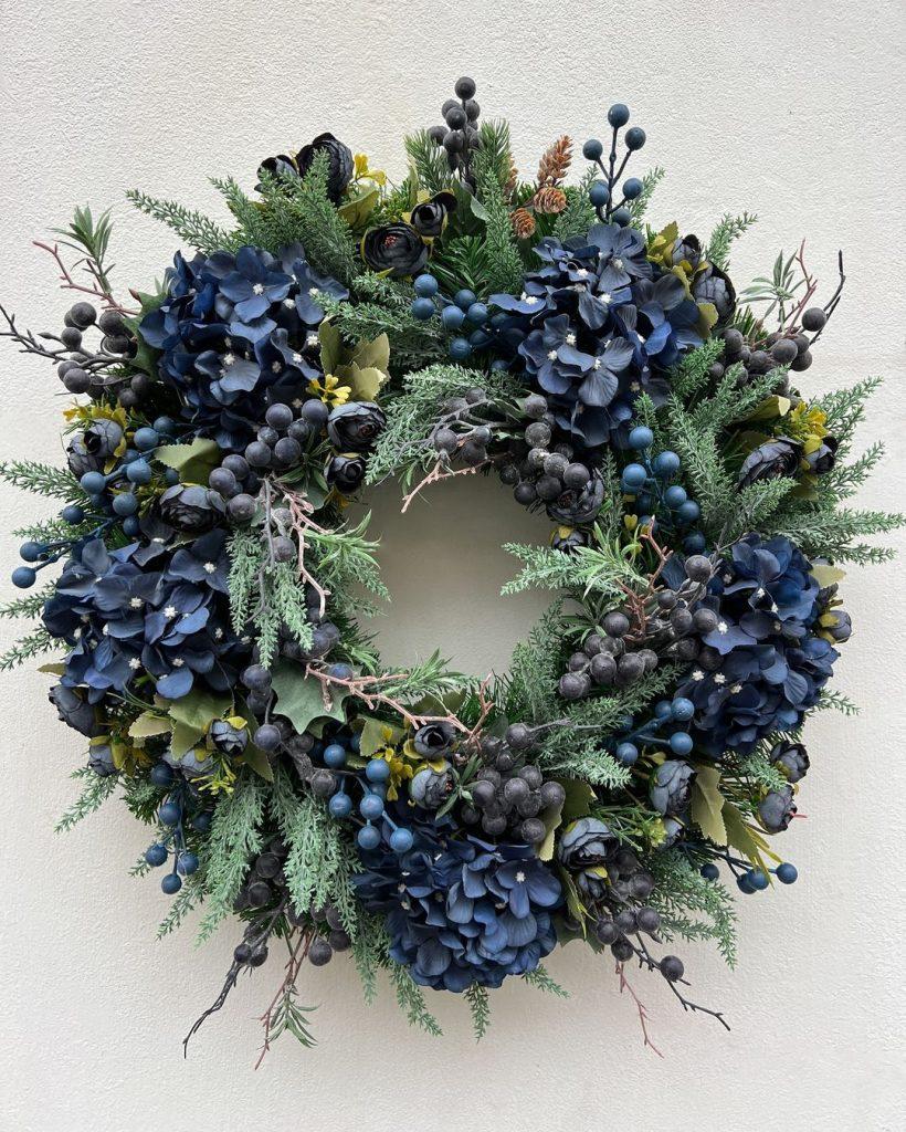 Wonderfully Inviting Winter Wreath Ideas For Your Front Door | Winter Decor - ReallyRushai