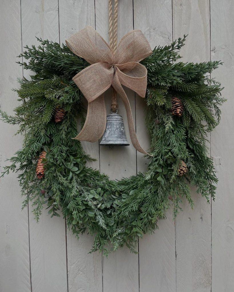 Wonderfully Inviting Winter Wreath Ideas For Your Front Door | Winter Decor - ReallyRushai