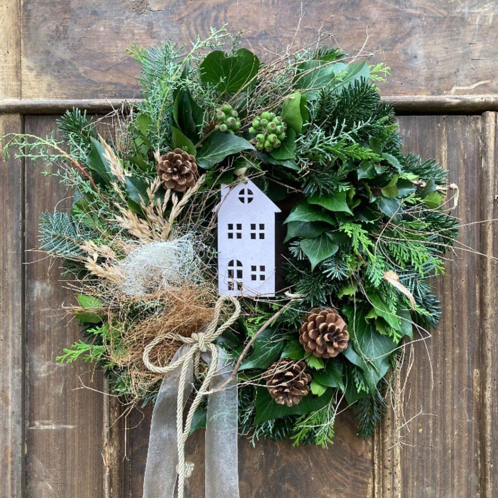 Wonderfully Inviting Winter Wreath Ideas For Your Front Door | Winter Decor - ReallyRushai