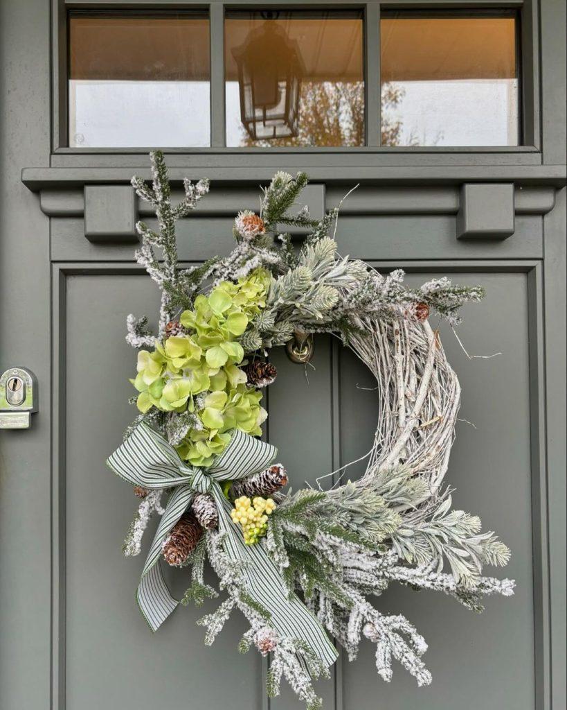 Wonderfully Inviting Winter Wreath Ideas For Your Front Door | Winter Decor - ReallyRushai