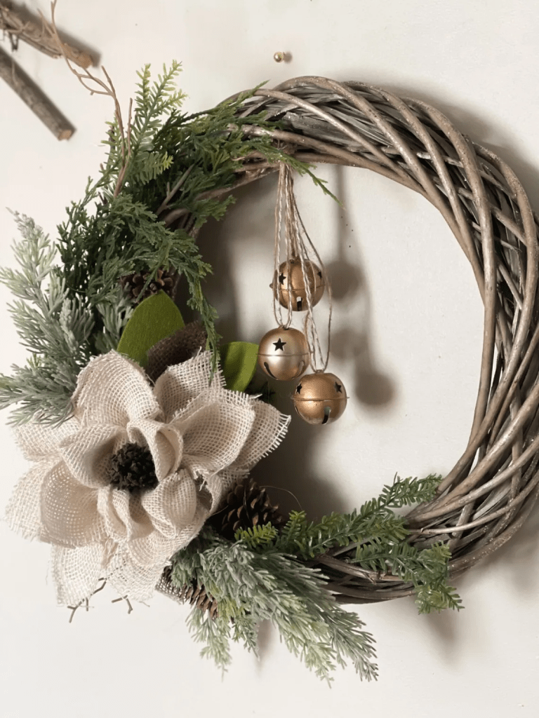Wonderfully Inviting Winter Wreath Ideas For Your Front Door | Winter Decor - ReallyRushai