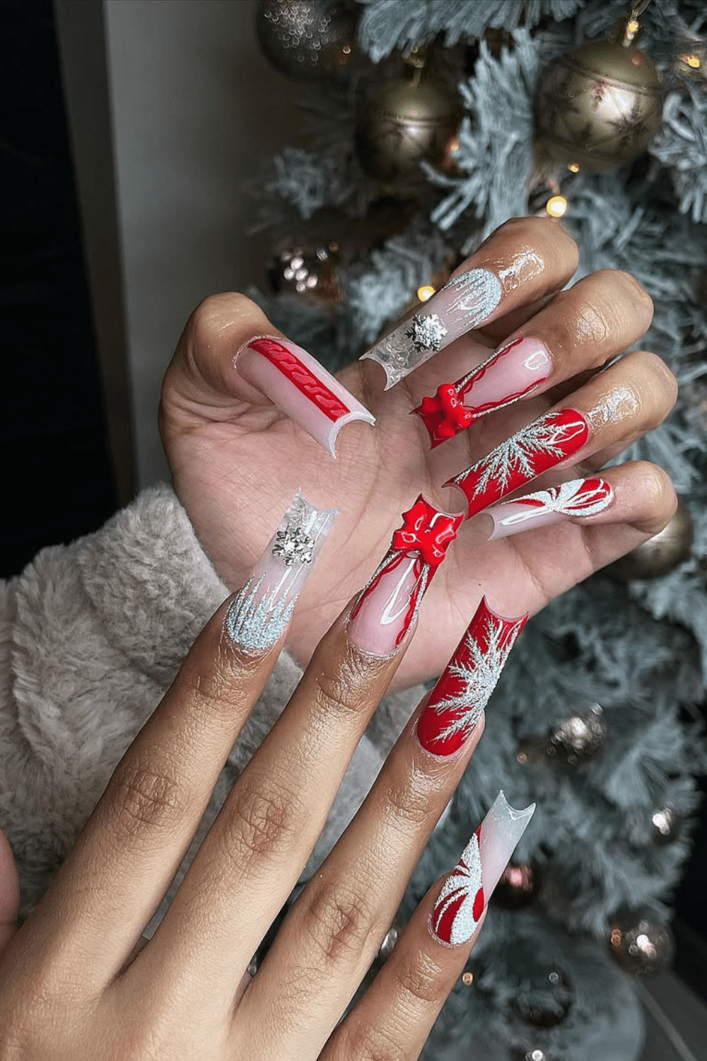 30+ Gorgeous Red Christmas Nails For The Holiday Season