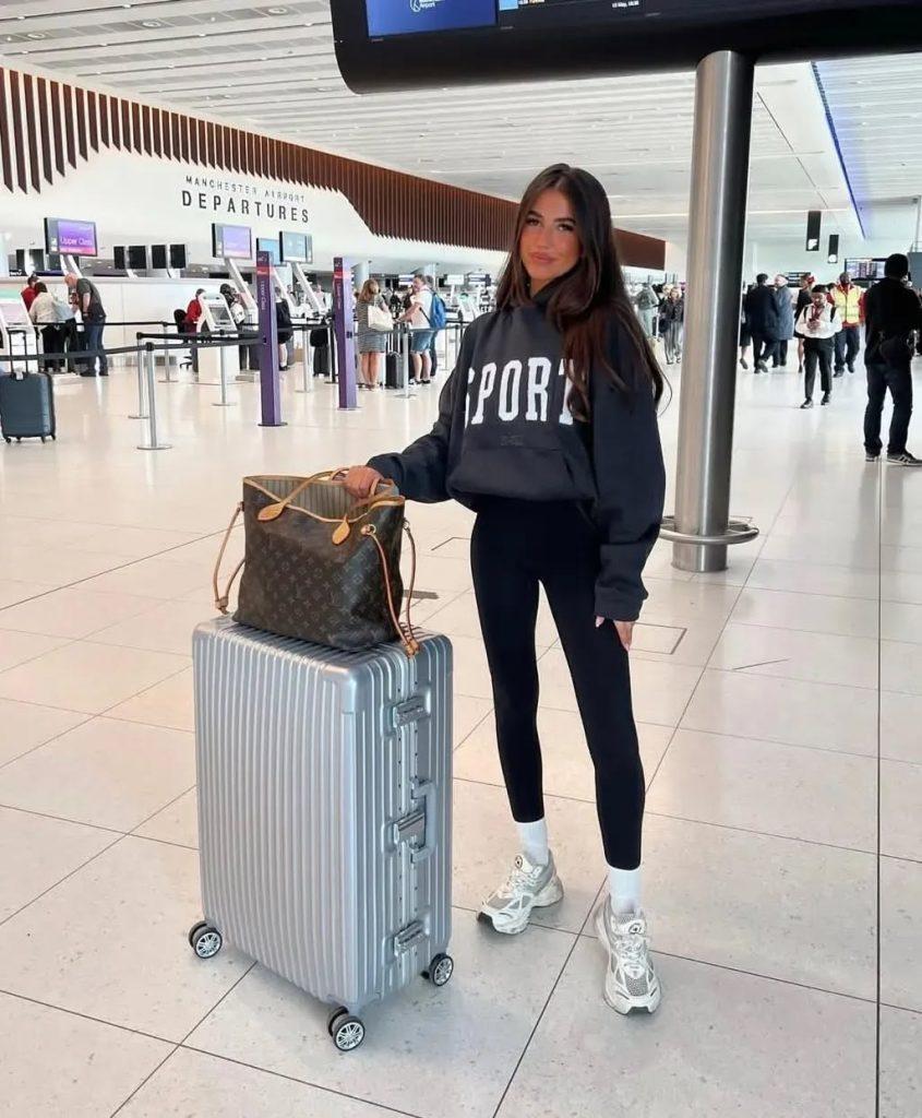 Comfy Airport Outfits - ReallyRushai
