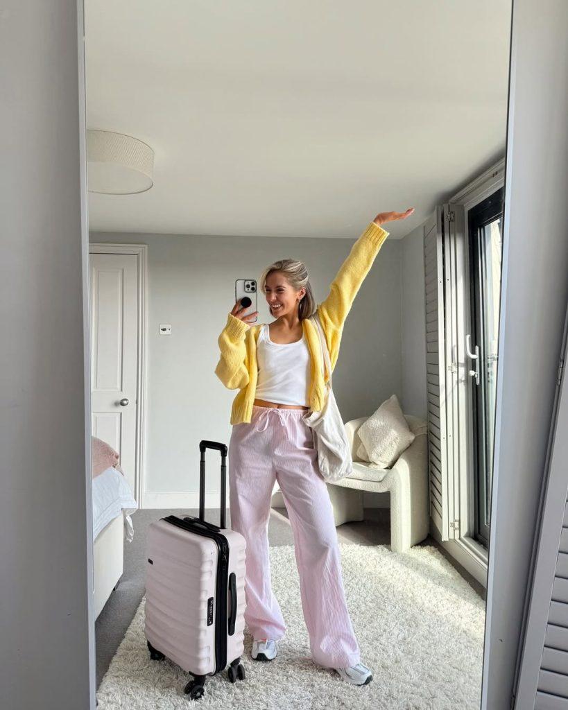 Comfy Airport Outfits - ReallyRushai