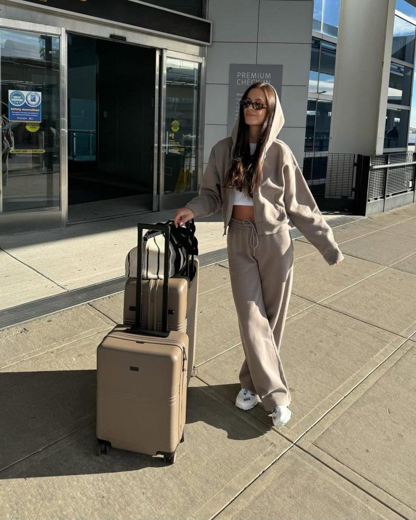 Comfy Airport Outfits - ReallyRushai