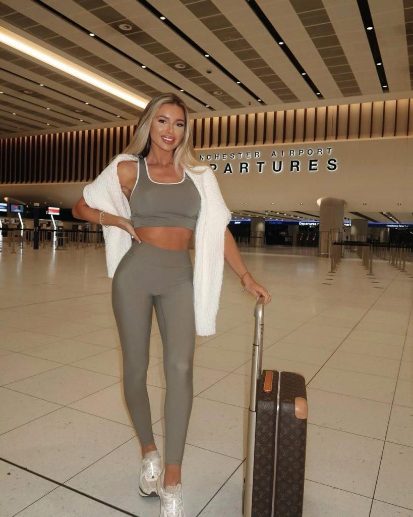 Comfy Airport Outfits - ReallyRushai